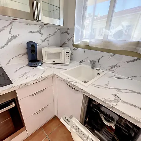 A 2 Pas Des Plages Et Centre 324l Ter