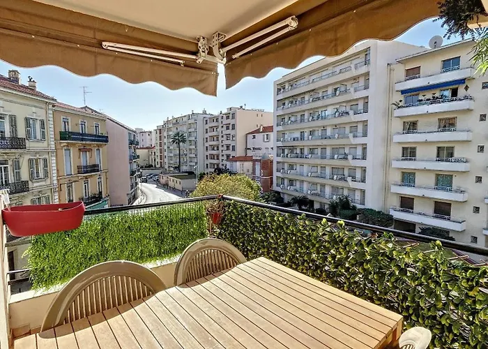 A 2 Pas Des Plages Et Centre 324l Ter