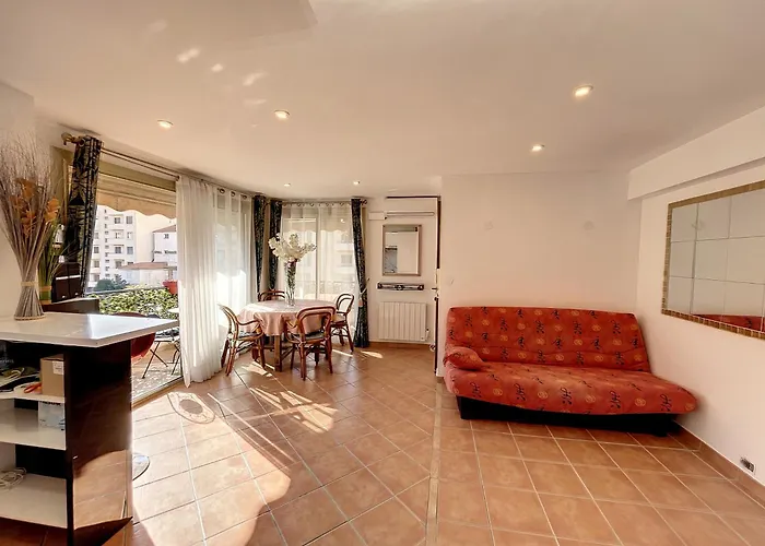 A 2 Pas Des Plages Et Centre 324l Ter *